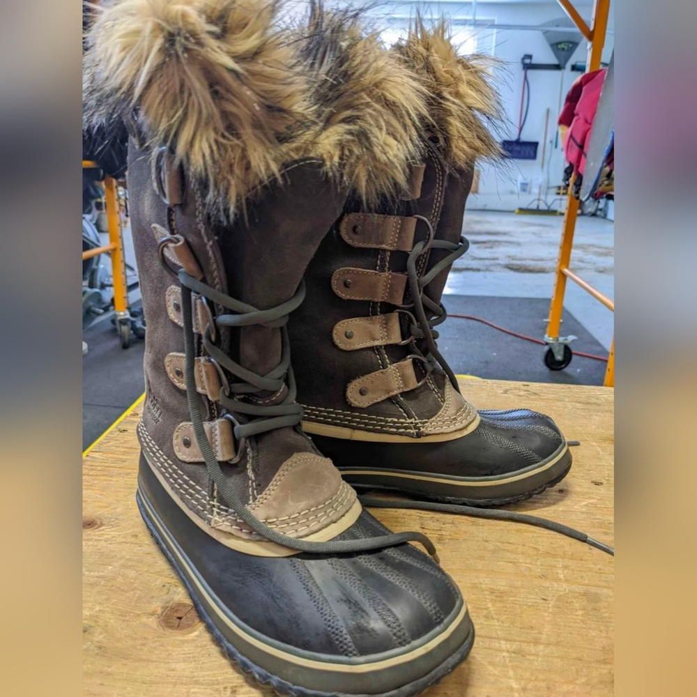 Sorel Grey Suede winter boots